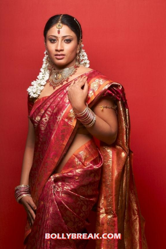 Hasini looking amazing in a traditional red silk saree - (4) - Hasini Latest Saree photo