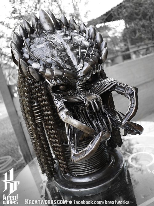 Kreatworks arte esculturas de metal lixo reciclado ferro-velho steampunk aliens predador exterminador preto e branco 