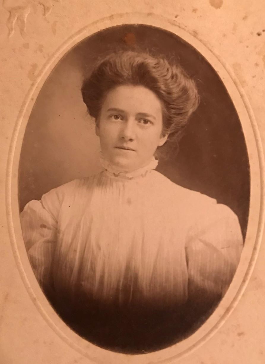 OLD PHOTOS FOUND POPE, Edith