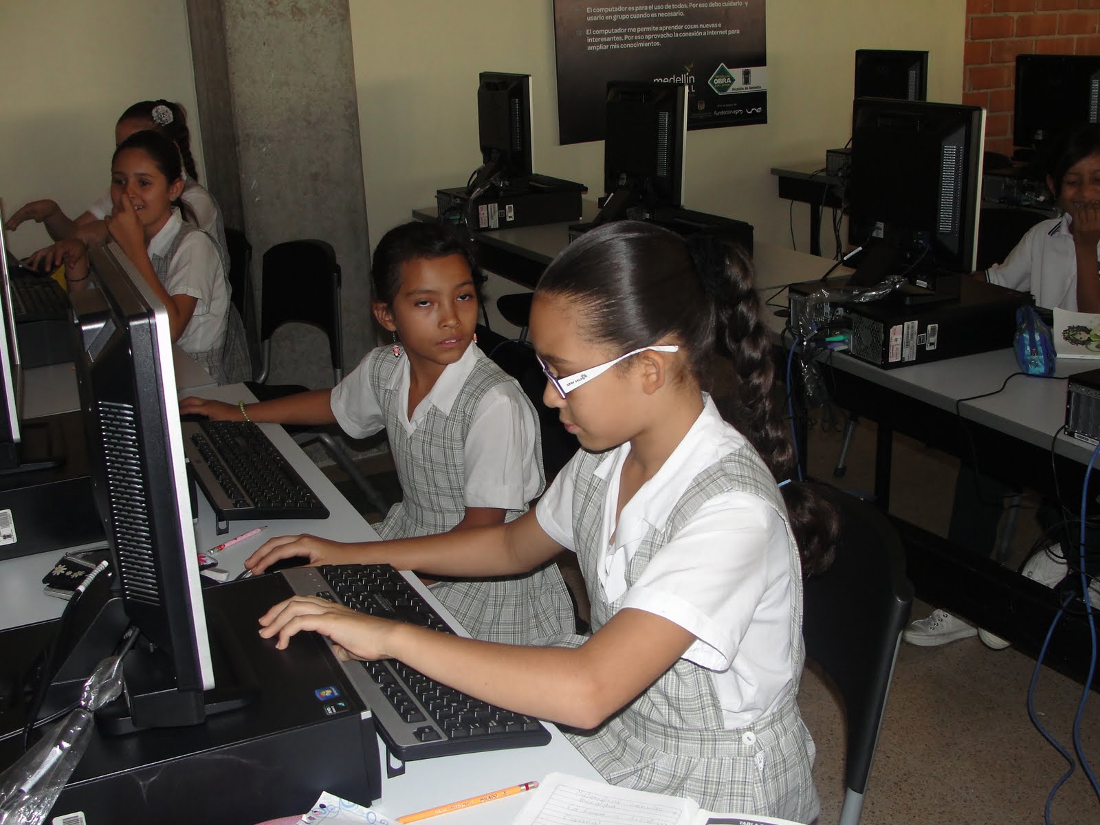 Educando con las Tic INST EDUC ESTELLA VELEZ LONDOÑO