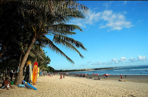 Wisata pantai Kuta Bali info fasilitas dan spot wisata