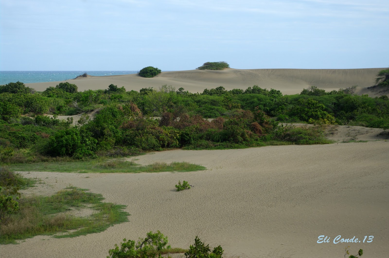 Con ojos curiosos en Rep.Dominicana: Las dunas de Bani estan a unos