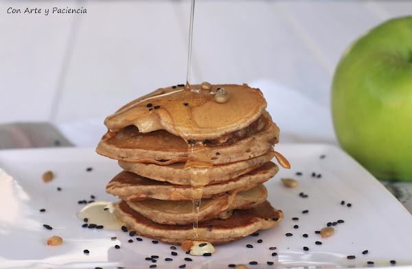 Tortitas crujientes con manzana y sirope de agave
