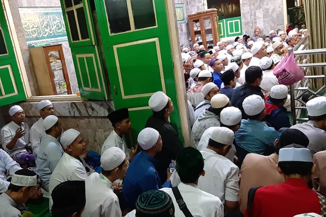 Menjelang Ramadhan, Habib Hasan Ziarahi Makam Orang Tua ...