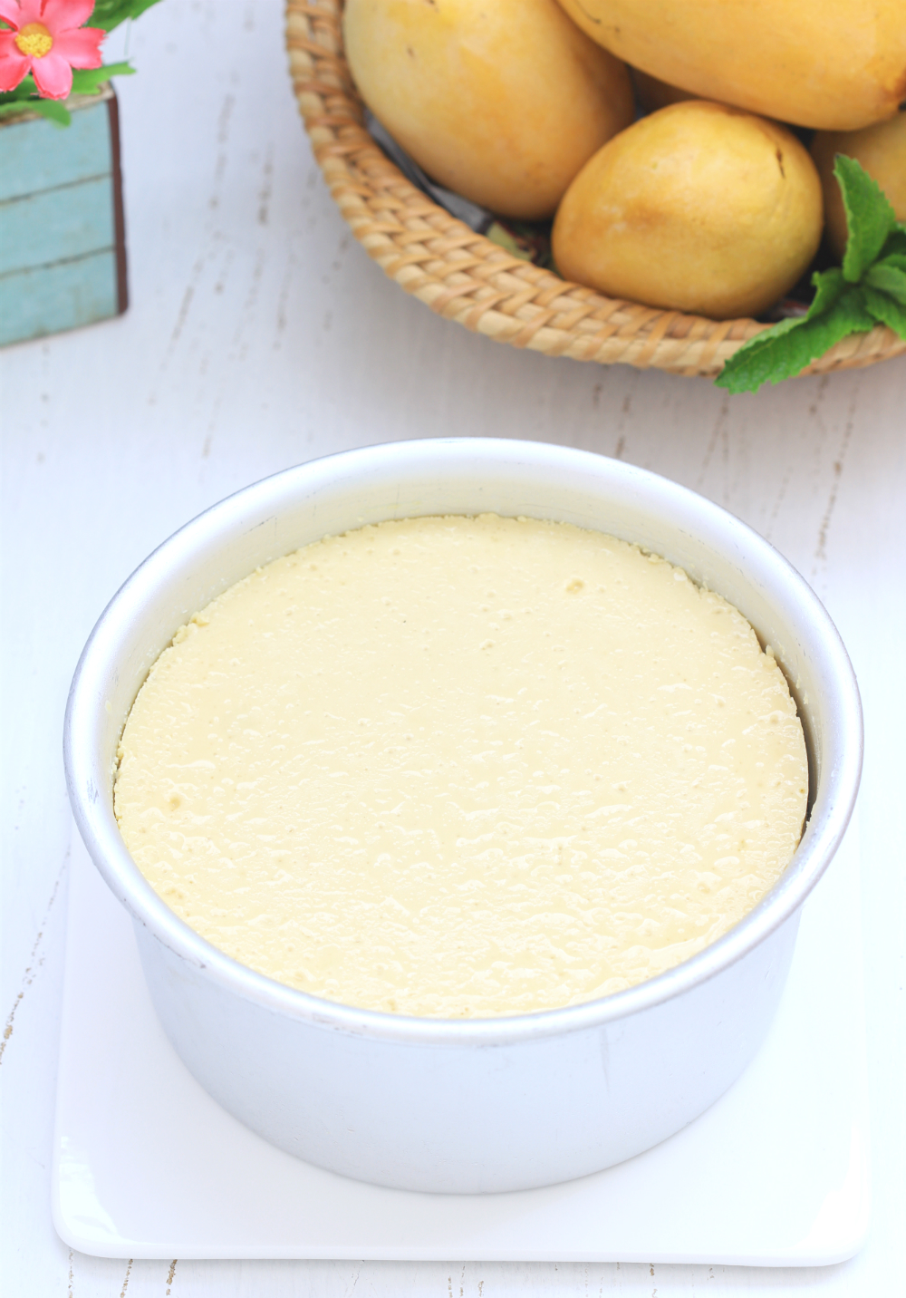 Baked mango cheesecake