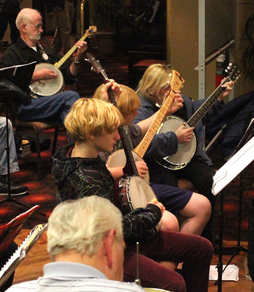 Sydney Banjo Band Jazz Banjo..the 4 string banjo.. in Sydney!! The