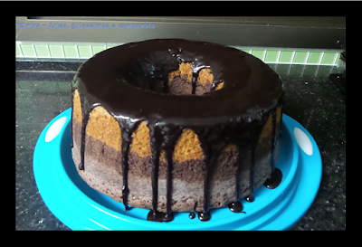 BOLO CENOURA E CHOCOLATE; bolo caseiro; bolo duas cores; bolo mesclado; bolo mármore; bolo de liquidificador; calda de chocolate