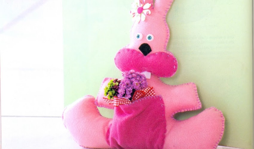 coelha rosa de feltro com molde