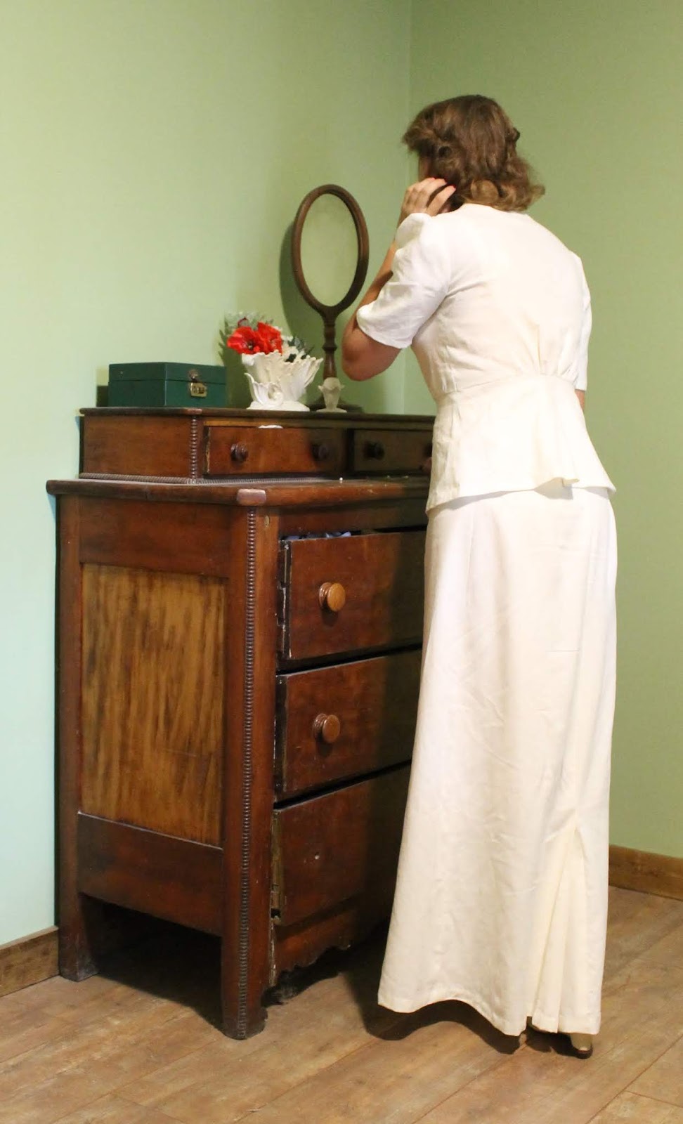 The Ugly Dame The Casablanca Wardrobe Challenge The White Linen