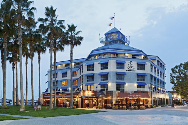 Waterfront Hotel offers the ideal Oakland, CA boutique hotel escape, offering bay views and an accommodating staff to help you make the most of your vacation.