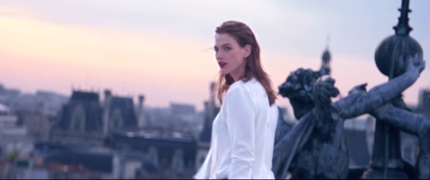 Modella Yves Saint Laurent pubblicità MON PARIS EAU DE TOILETTE con Foto - Aprile 2017
