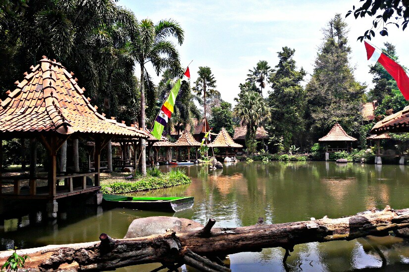 Winda Oei Selaras Di Obyek Wisata Watugunung Ungaran