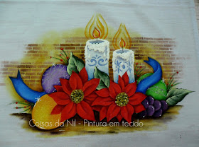 pintura em tecido velas de natal com flores bico de papagaio, bolas e uvas