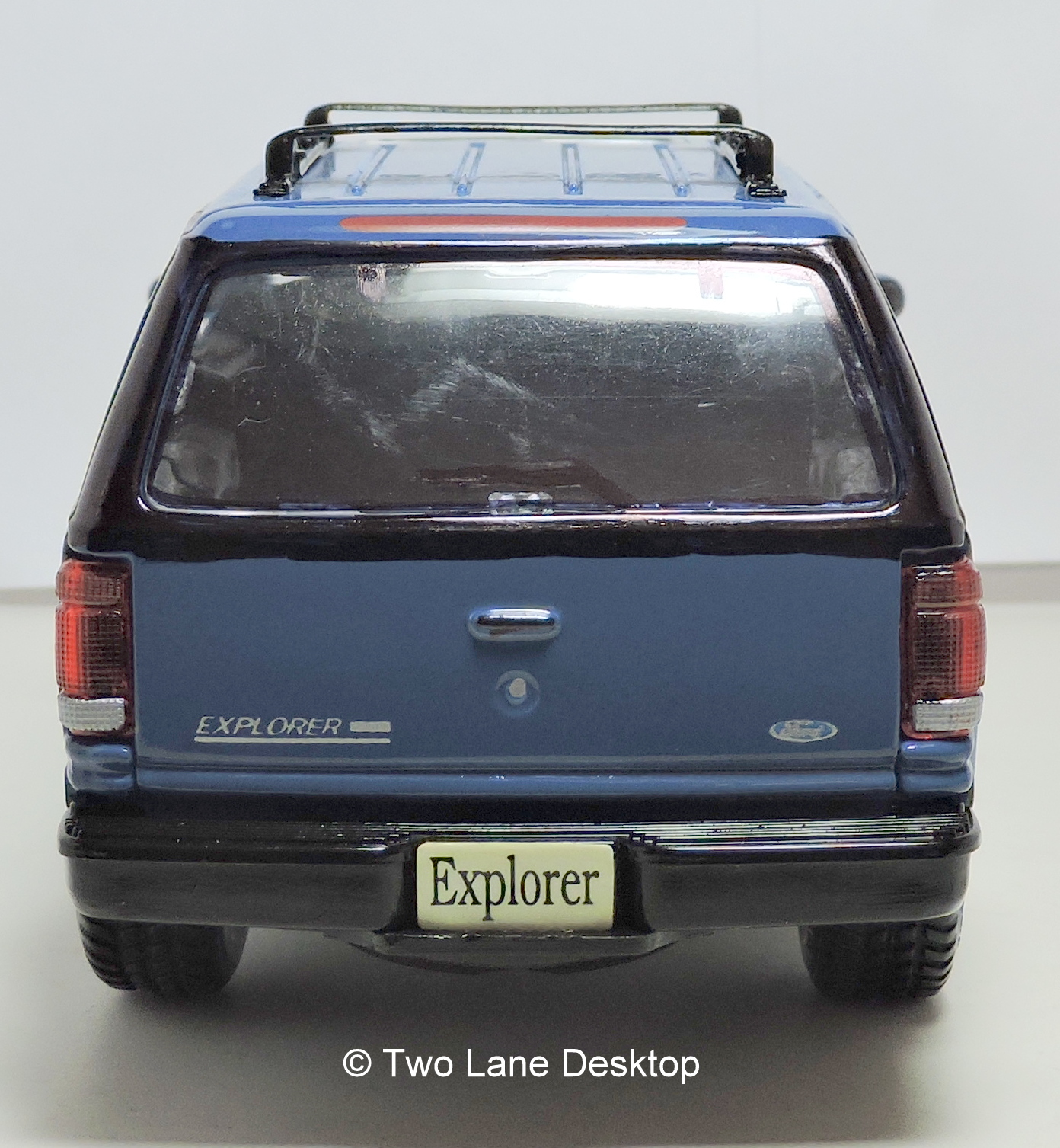 Maisto 1 24 1995 Ford Explorer