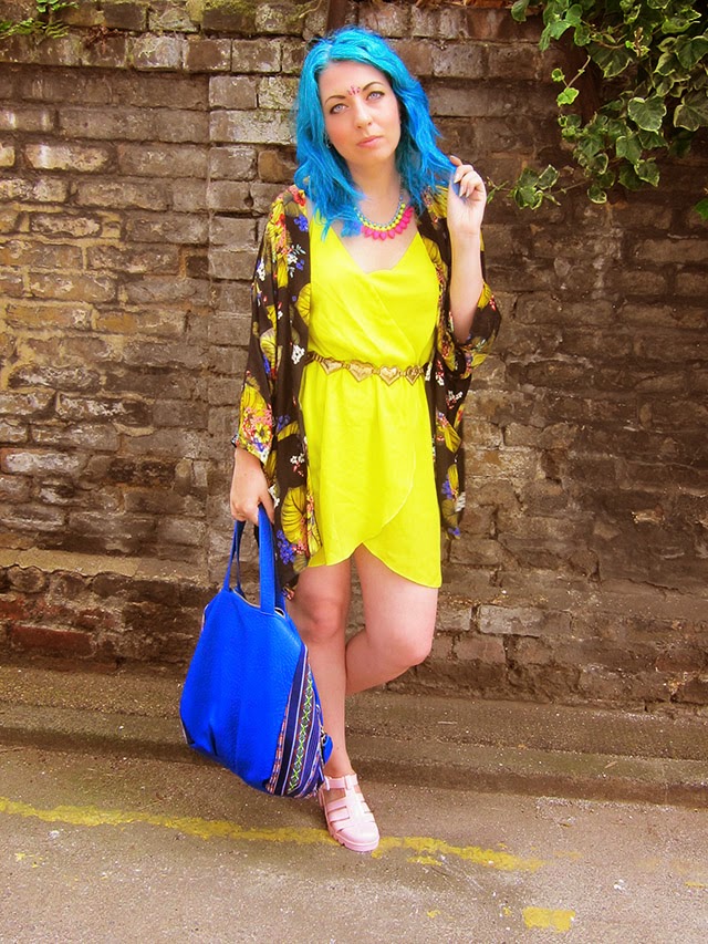 How I Wear A Dress & Jelly Shoes that's so yesterday