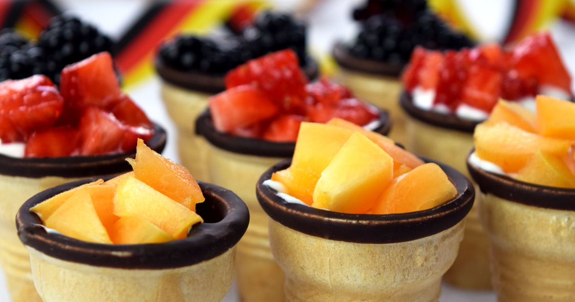 Törtchenbäckerei - Backen, verzieren und genießen: Früchtebecher im EM ... Törtchenbäckerei - Backen, verzieren und genießen: Früchtebecher im EM ...