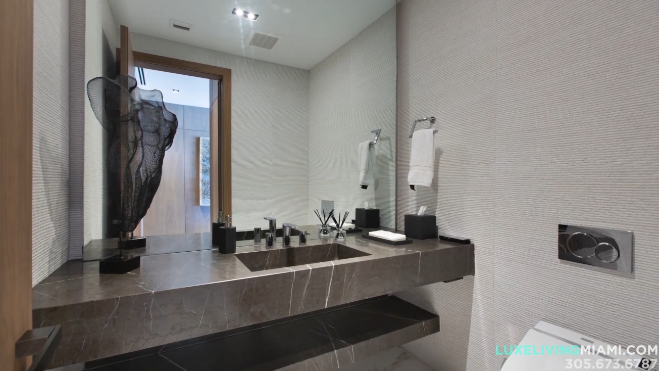 28 Photos vs. APOGEE 701 South of 5th Street Miami - Luxury Condo & Interior Design Tour