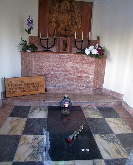 Górna krypta, gdzie pochowana jest Maria Kasprowiczowa.