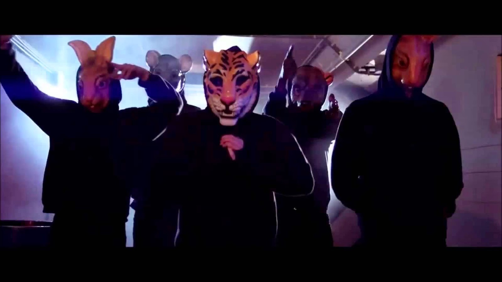 Песня garrix animals. Martin Garrix animals 2013. Клип с масками животных.