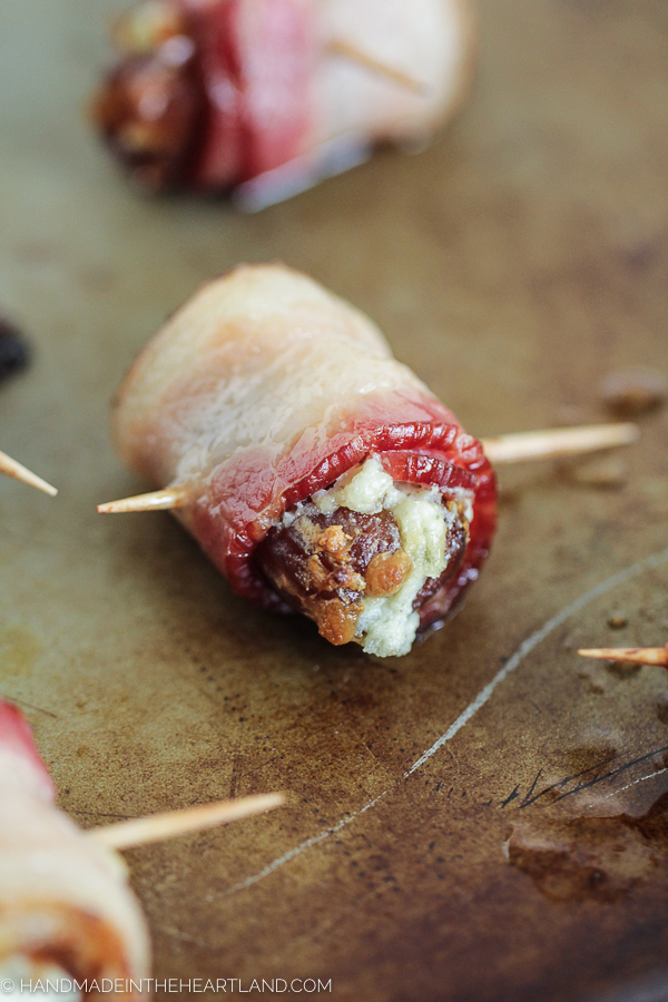 how to make bacon wrapped dates stuffed with blue cheese