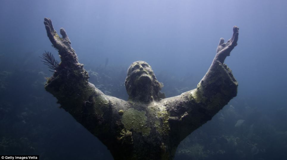CRISTÃO GUERREIRO A Estátua Submersa de Cristo. Maravilhas do Mundo