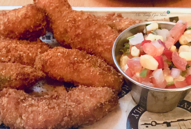 Dinner at Treylor Park: #12 of 12 Things To Do in 24 Hours in Savannah, GA | Ms. Toody Goo Shoes Dinner at Treylor Park: #12 of 12 Things To Do in 24 Hours in Savannah, GA | Ms. Toody Goo Shoes