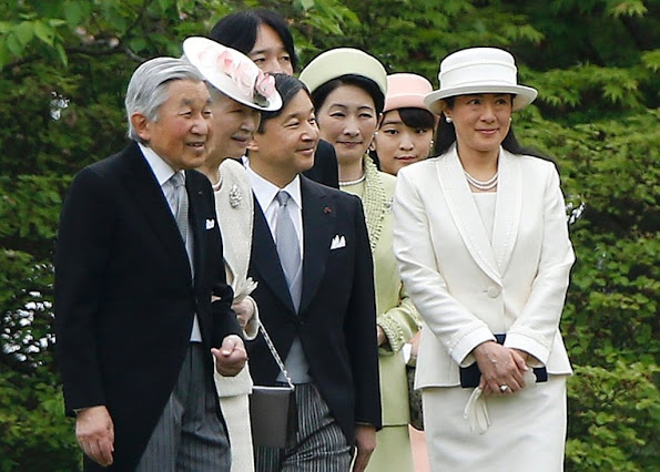 https://3.bp.blogspot.com/-xvaywAiScgE/VyCLbPIemnI/AAAAAAABBlc/3XKrr6gFxlsWXWGILvcK4Y0IfkfCSa_6wCLcB/s595/Japan-Royal-Family-1.jpg