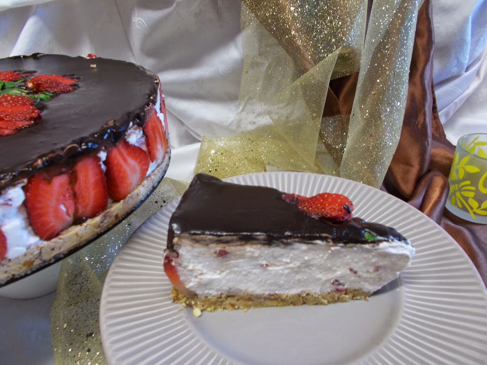 Tort cu capsuni-fara coacere