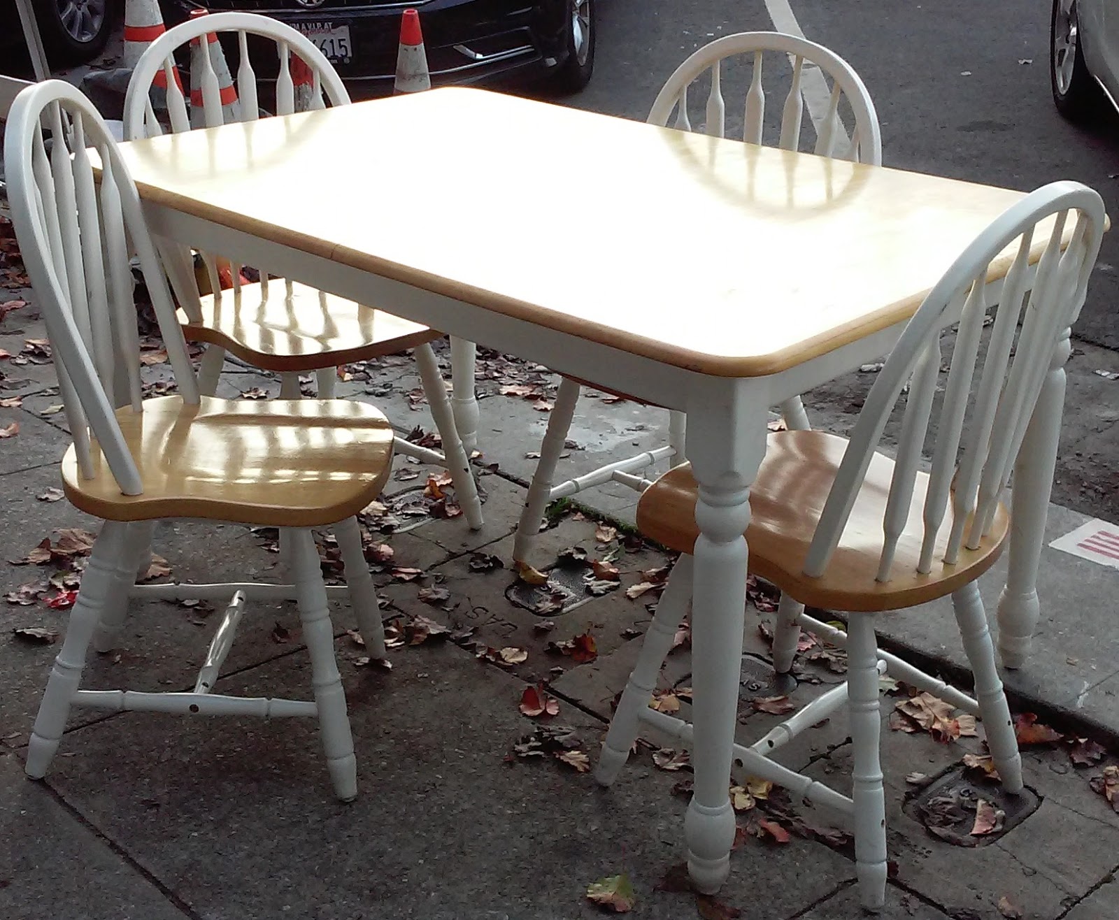 UHURU FURNITURE COLLECTIBLES SOLD Country Style Dining