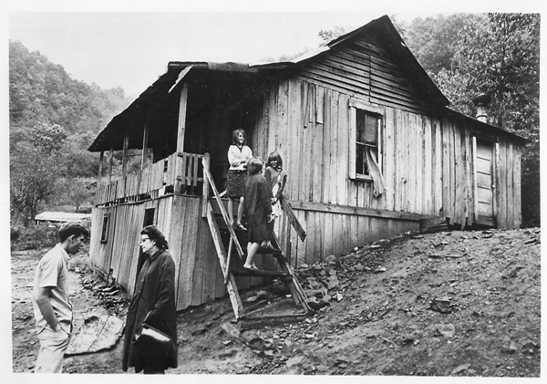 poverty in appalachia Those living in poverty in eastern kentucky, and central appalachia generally, deal with chronic and serious challenge. poverty in appalachia Those living in poverty in eastern kentucky, and central appalachia generally, deal with chronic and serious challenge.