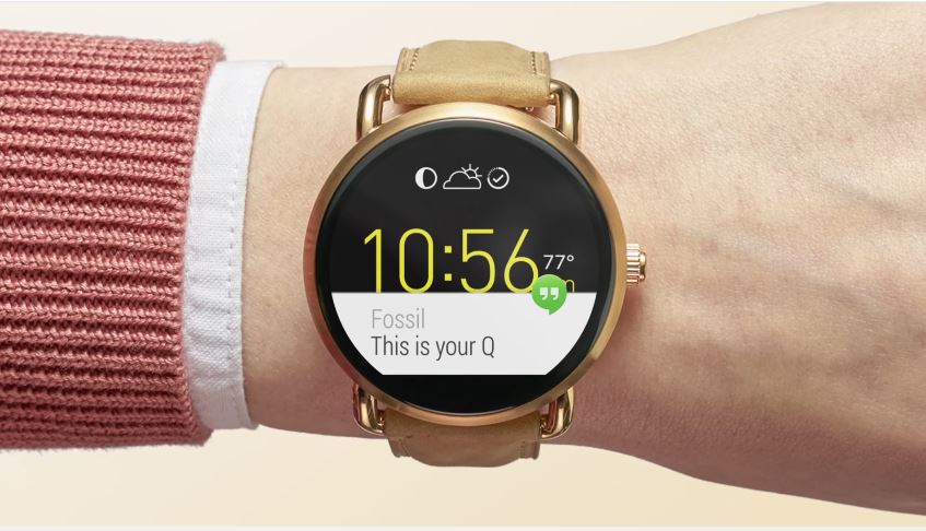 Modello e modella Fossil pubblicità Q Smartwatches, orologio android con Foto - Testimonial Spot Pubblicitario Fossil 2016