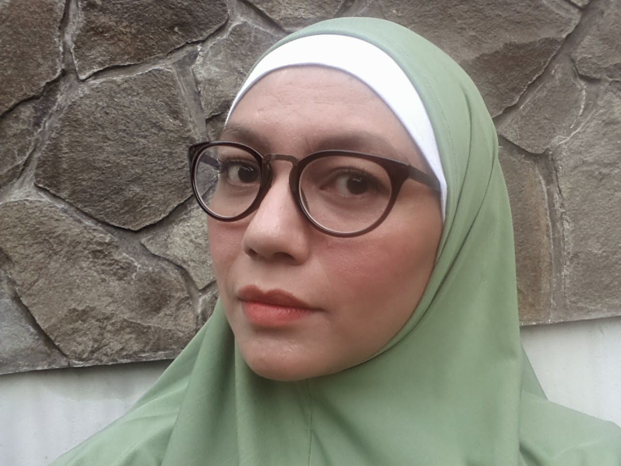 Yonna's Version of Beauty Tips to Do Makeup for Irritated / Red Eyes