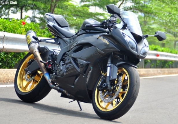 Foto Modifikasi Kawasaki ZX-6R Full Carbon