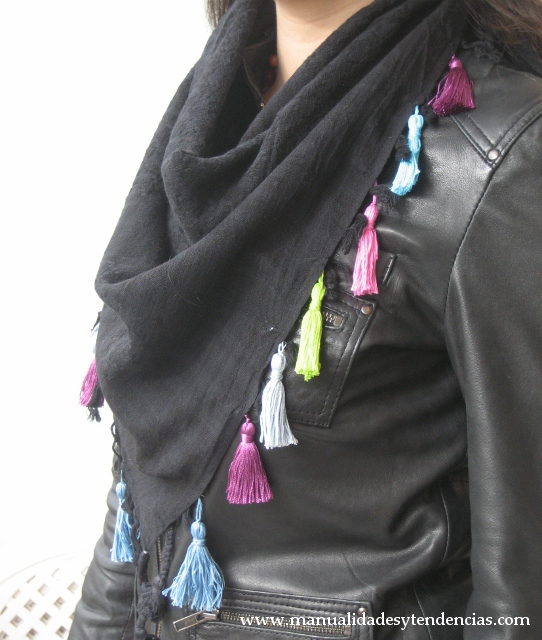 DIY pañuelo con borlas / tassel scarf / pompons