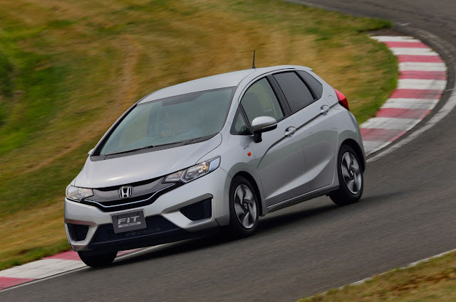 2015 Honda Fit Hybrid driving