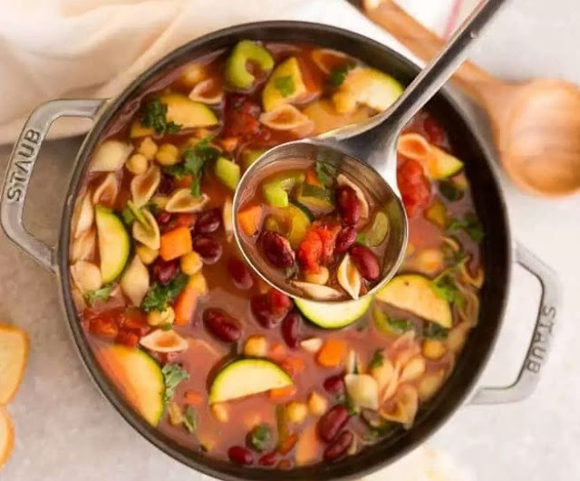 Easy Minestrone Soup #vegetarian #comfortfood