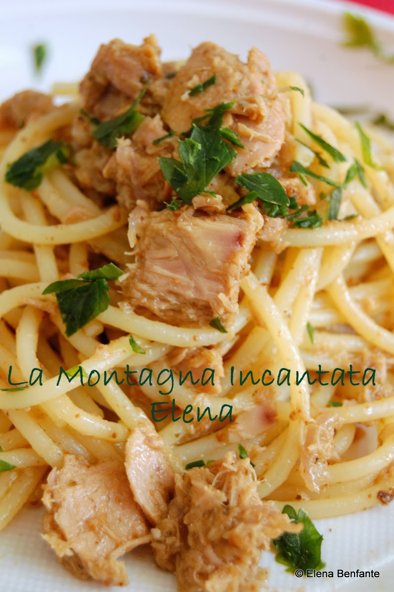 La Montagna Incantata Pasta con tonno e pesto di castagne e basilico