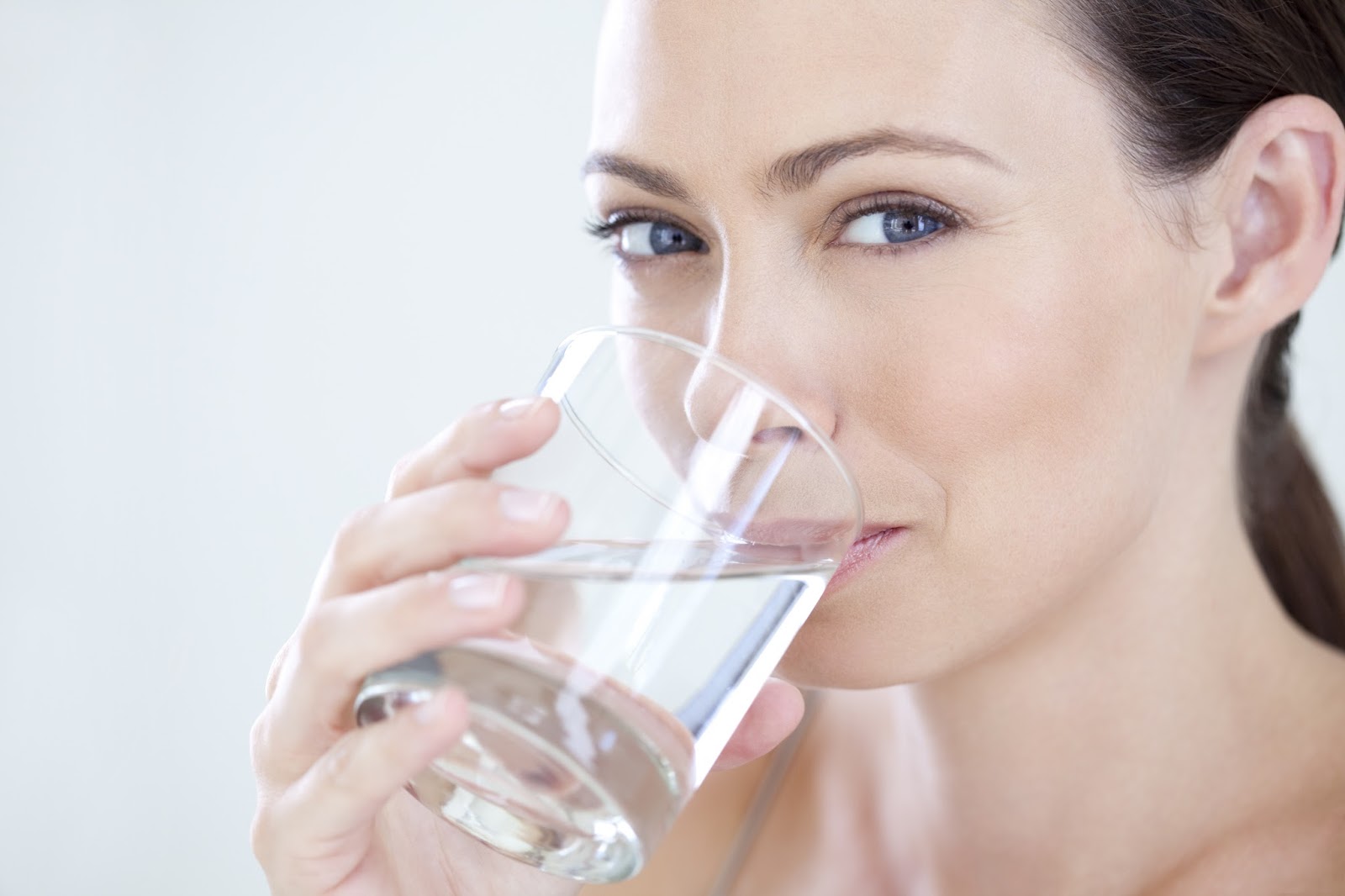 تعرّف على الفوائد المذهلة لشرب الماء في الصباح الباكر