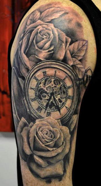 Tatuaje reloj y rosas