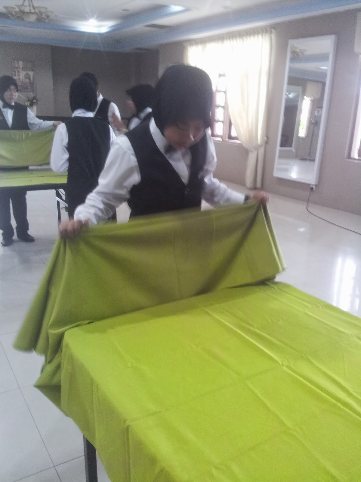 FOOD AND BEVERAGES SERVICE PROCEDURE OF LAYING TABLE CLOTH AND