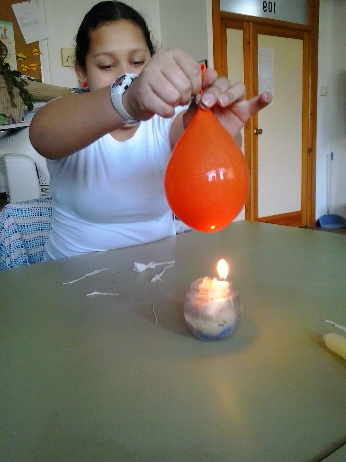 Experimento del globo que no se explota. MAFE. Experimento del globo que no se explota. MAFE.