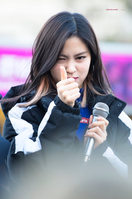 취향저격하던 날의 있지 ITZY 류진 분위기 모음.jpgif | 인스티즈