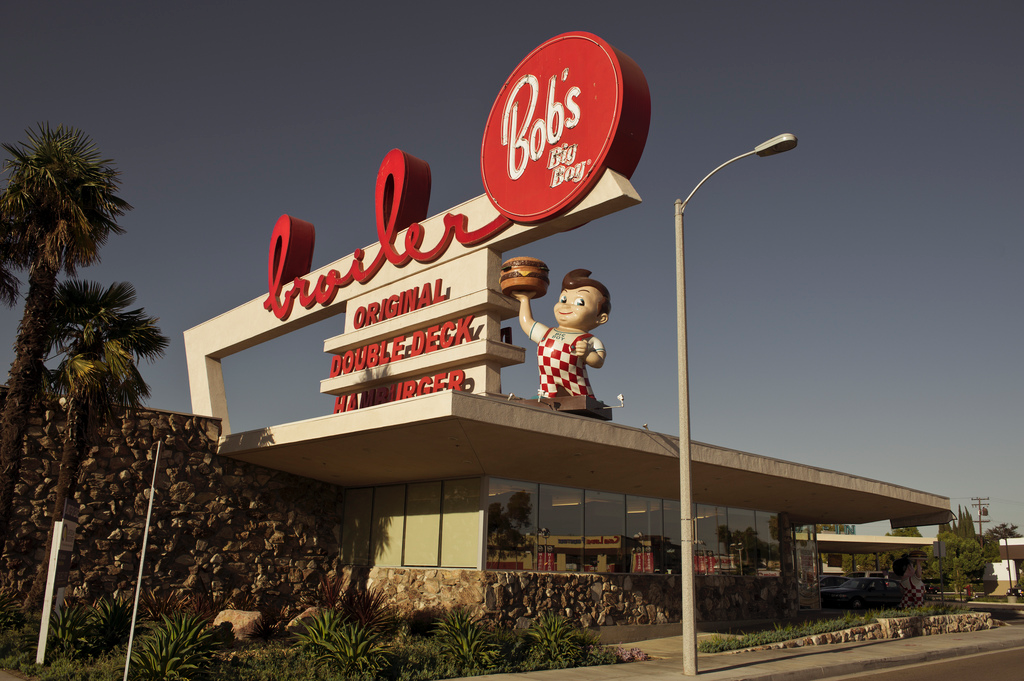 fifties land Bob’s Big Boy Restaurant 7447 Firestone Blvd, Downey