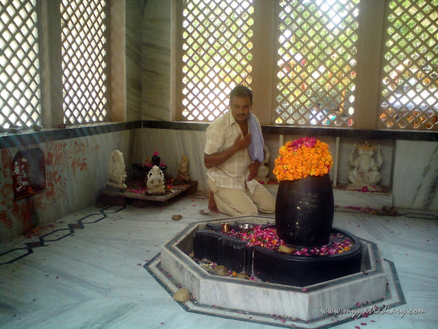 Lord Shiva temple at Chaurasi Khamba Temple, Mahavan