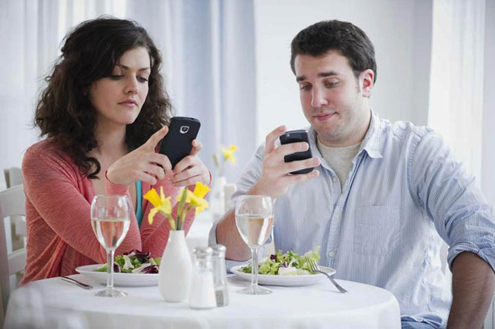 how social media mobile