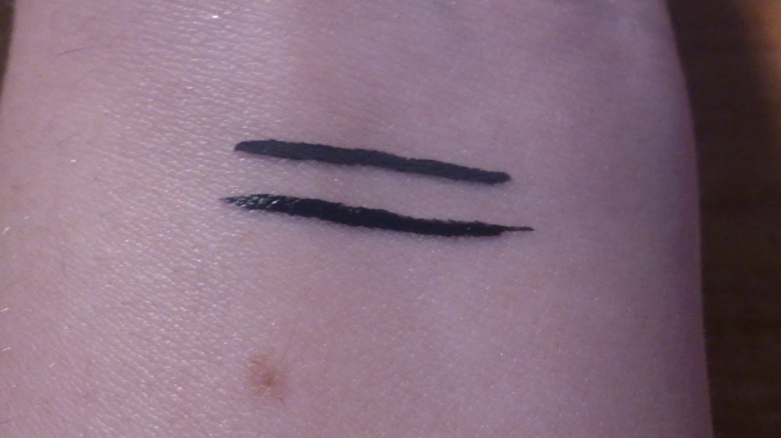 Review Maybelline Master Ink Eyeliner Limbria