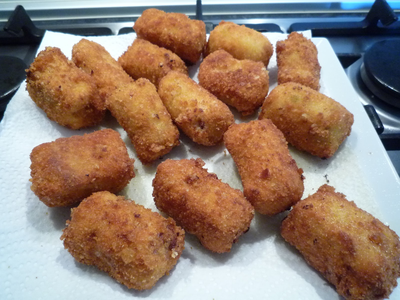 Cocinando con Lola García Croquetas de pollo y jamón al Roquefort.