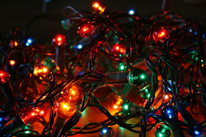 J Simões Engenharia Ltda Dicas De Segurança E Conservação Para Com O Natal Chegando é Hora De Decorar A Casa Muitos Enfeites E Prinlmente Luzinhas No Entanto Um Leve Descuido Pode Fazer Que Essas Luzes