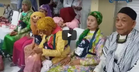 VIDEO: Pulang Berhaji, Para Wanita Daerah Ini Langsung Kenakan Pakaian Adat Dan Perhiasan Emas