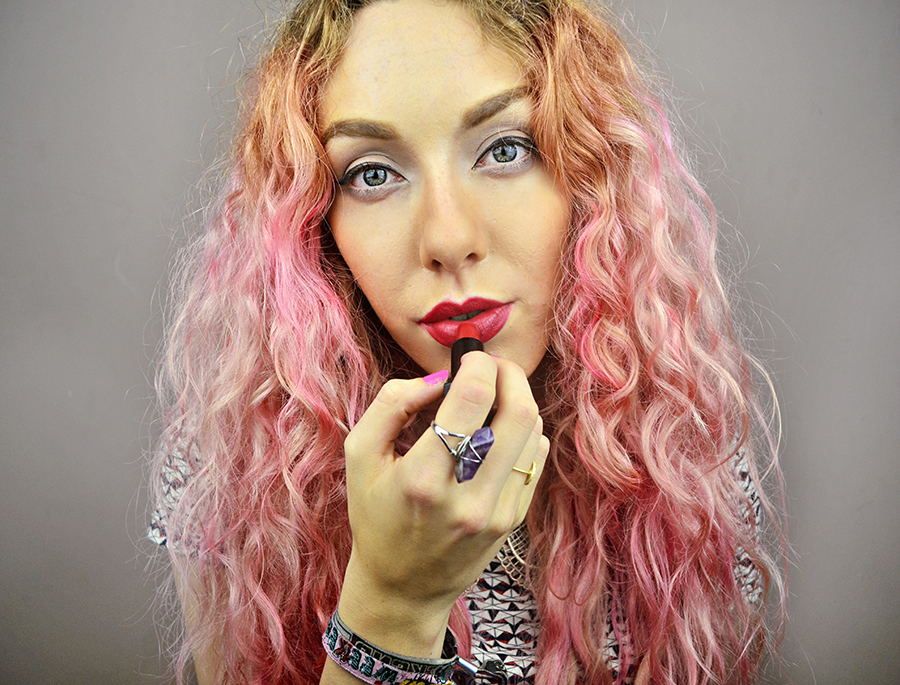 Stephi LaReine// UK Fashion & Lifestyle Blogger with pink hair// red lipstick, makeup for london fashion week, clarins, oceanic jewellery